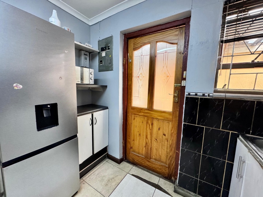 To Let 3 Bedroom Property for Rent in Strandfontein Village Western Cape